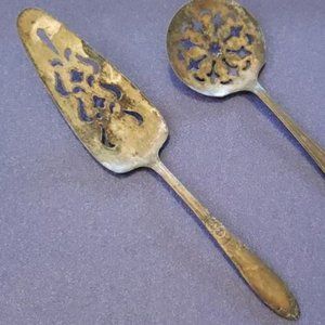 Silver serving utensil pie server